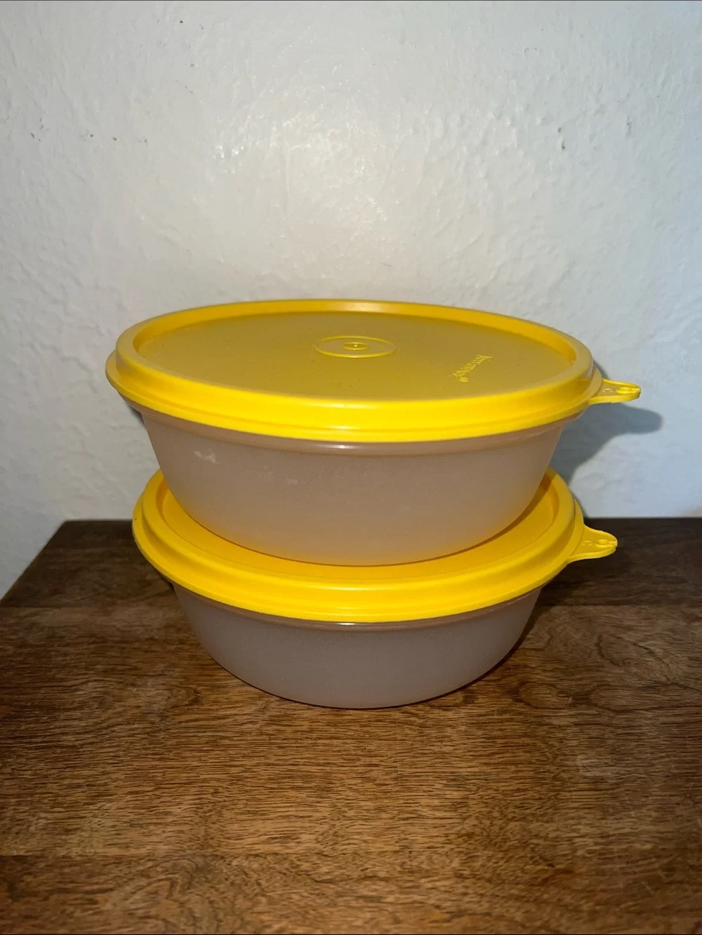 Tupperware storage bowls set